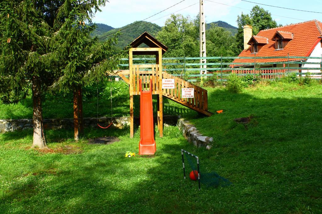 Vila Sucu Hotel Poiana Mărului Esterno foto