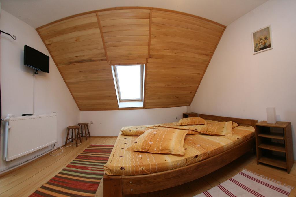 Vila Sucu Hotel Poiana Mărului Esterno foto